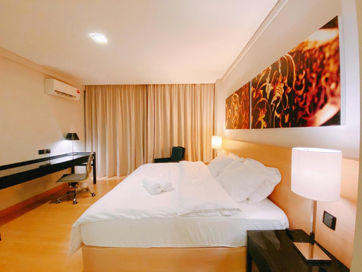 Straits Suite By C Homestay Малакка Экстерьер фото